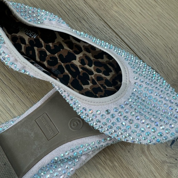 Steve Madden Ballet flats covered in crystals. Size 5 - Picture 2 of 2